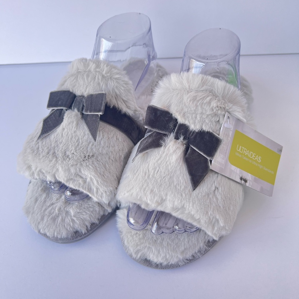 NWT Fuzzy Slippers with Bows Gray Velour Ladies Size 9-10 ULTRAIDEAS